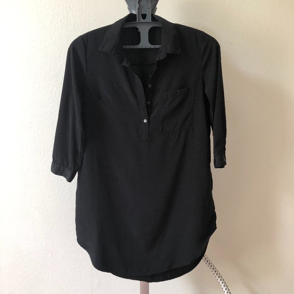 Forever 21 Black V Neck 3 Button 3/4 Sleeve Top